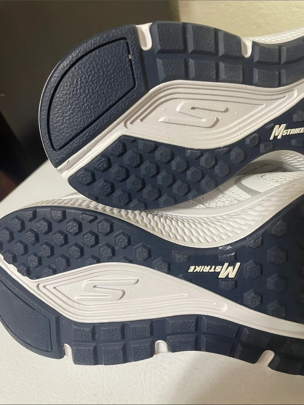 Skechers Men's Air Cooled GoGo Mat Shoes. NWT. Size 8.5.